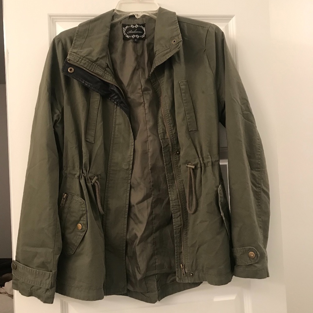 LIKE NEW Women's Olive Green Cargo Military Jacket